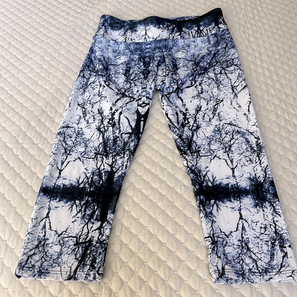 ONZIE Tree Branch Capri Leggings